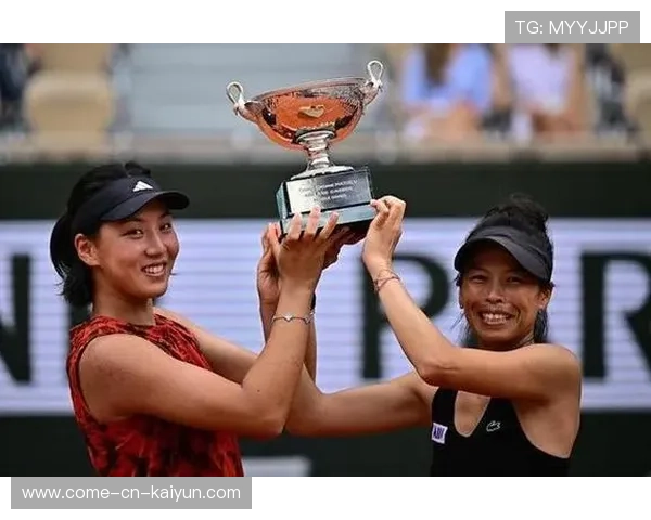 曼联切尔西女将同获荣耀！绿茵场上最闪耀的她们逐梦前行