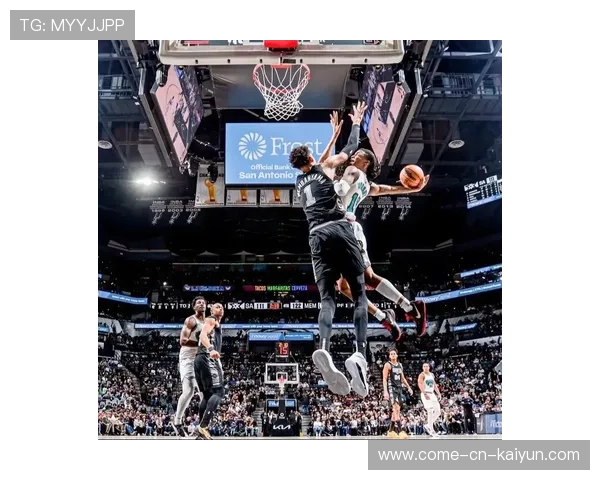 NBA球星隔扣后大吼全场,连观众都被震住 NBA球星隔扣后大吼全场,连观众都被震住